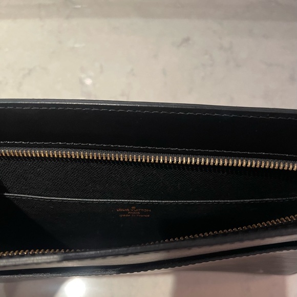 Authentic Louis Vuitton Vintage Epi Leather Pochette Homme Clutch - Picture 5 of 7
